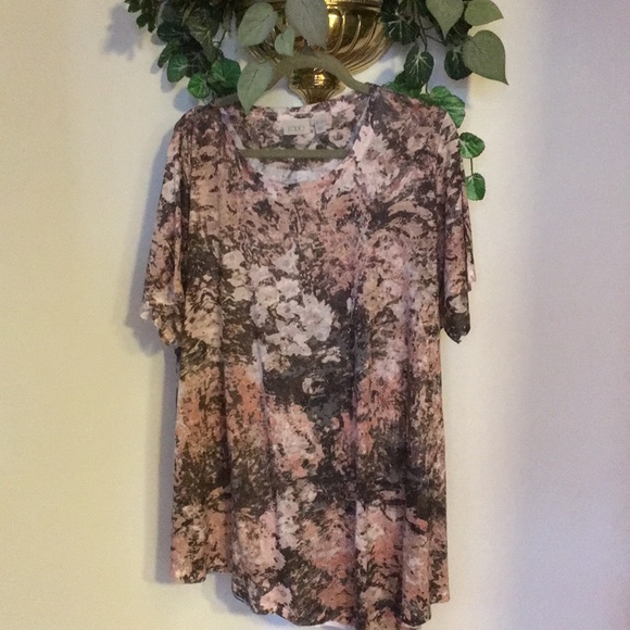LOGO by Lori Goldstein Tops - Logo floral shirt 3X LOGO by Lori Goldstein Tops - Logo floral shirt 3X